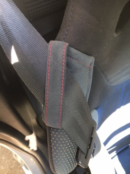 画像3: アルカンターラ製あっずシートベルトガイド (3)